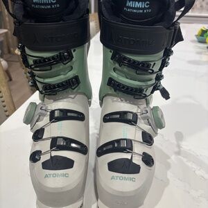 Women’s 2025 Atomic Hawk Prime XTD size 23.5 touring ski boot
